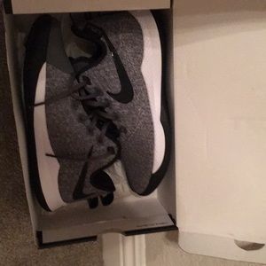 Lebron witness lll dark grey